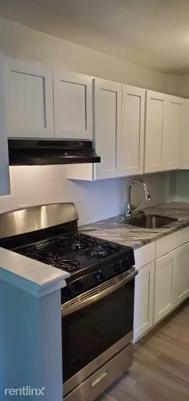 Main picture of 420 W 7th St
