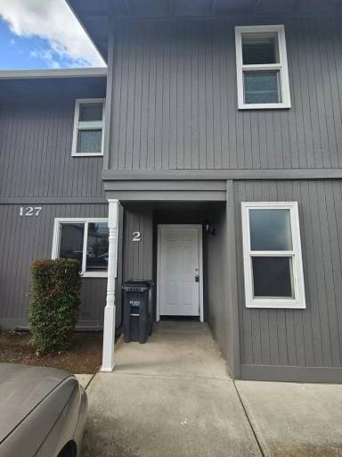 Main picture of 127 Omni Cir