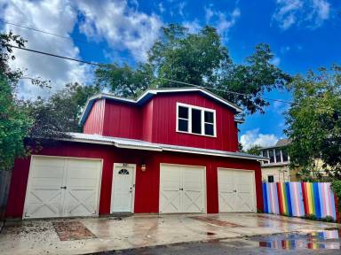 Main picture of 803 W Hopkins St