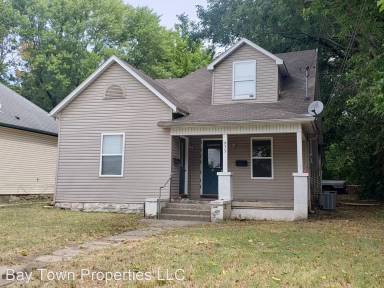 Main picture of 933 E Locust St