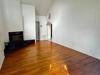 Main picture of 962 B Ave