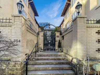 Main picture of 754 Juniper St NE