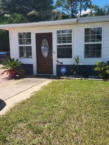 Main picture of 301 S 15th St