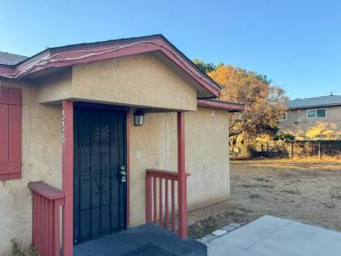 Main picture of 330 W Cypress Ave