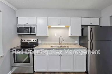 Main picture of 129 W Walnut St