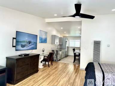 Main picture of 7678 La Jolla Blvd