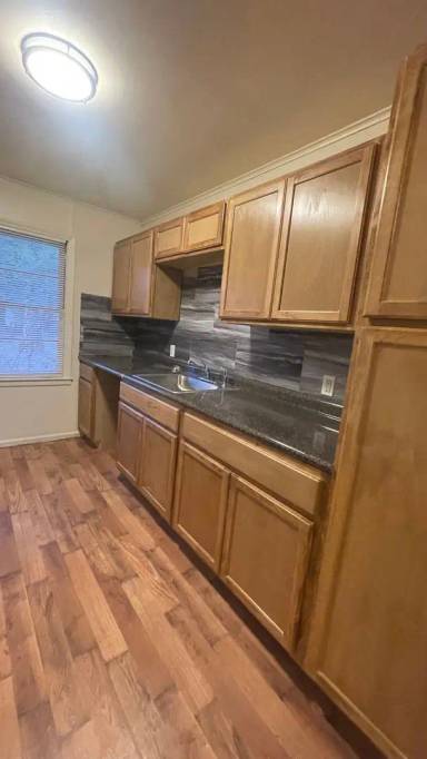 Main picture of 1610 E 53rd St