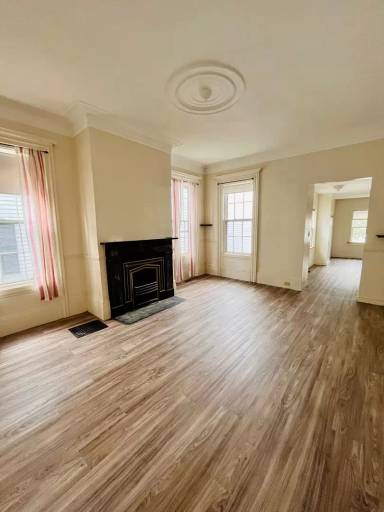 Main picture of 547 State St