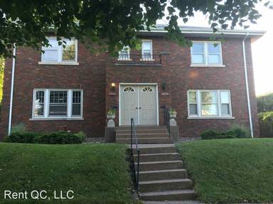 Main picture of 2818 Dubuque St