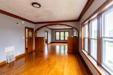 Main picture of 9101 S Blackstone Ave