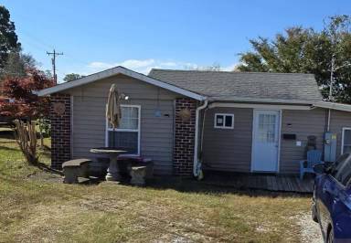 Main picture of 556 Yancey St