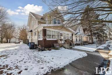 Main picture of 332 E Lake St