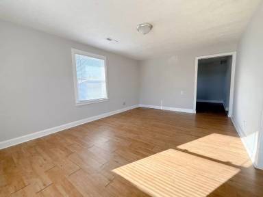 Main picture of 1700 E Spring St