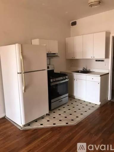 Main picture of 237 E 121st St