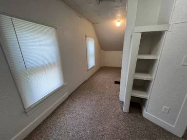 Main picture of 220 W Locust St
