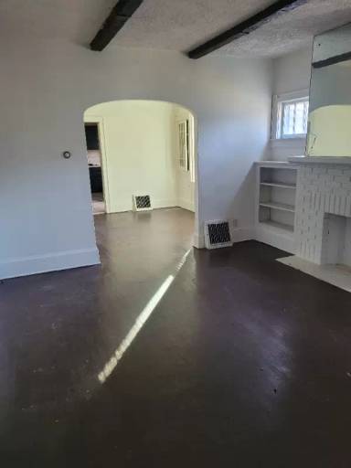 Main picture of 890 Bye St