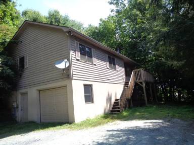 Main picture of 130 Stoneybrook Ct