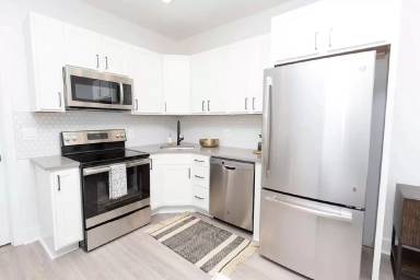 Main picture of 1742 Fleet St