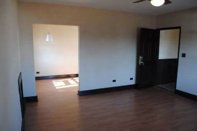Main picture of 914 1st Ave