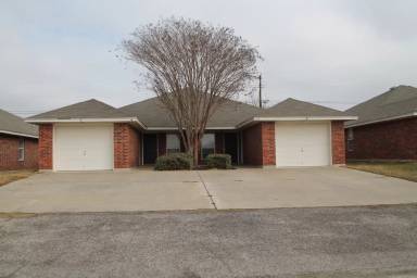 Main picture of 915 Rosewood Dr