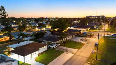 Main picture of 2816 W Lake Ave