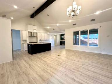 Main picture of 3924 128th St