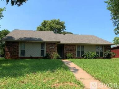 Main picture of 825 NW 138th St