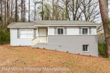 Main picture of 2437 Old Hapeville Rd SW