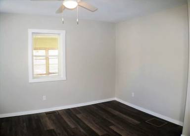 Main picture of 723 E Jefferson St