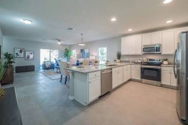 Main picture of 621 NE Juanita Ct