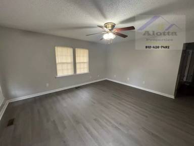 Main picture of 1810 Murchison Rd