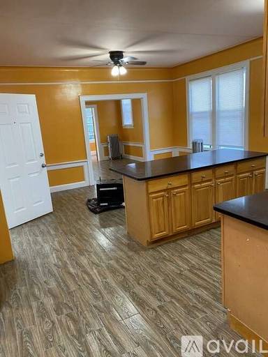 Main picture of 7432 Park Ln S