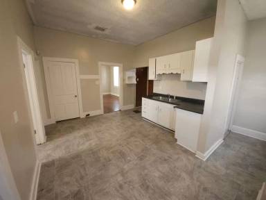 Main picture of 1101 N Main St
