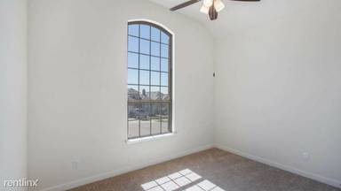 Main picture of 120 Strawberry St