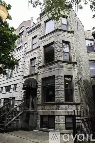 Main picture of 852 W Buckingham Pl