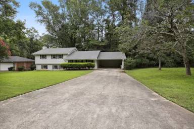 Main picture of 1795 Queens Way