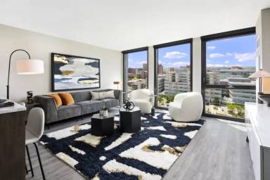 Main picture of 2020 W Harrison St
