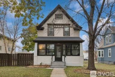 Main picture of 3220 Minnehaha Ave