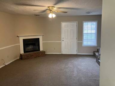 Main picture of 1823 Holmes St