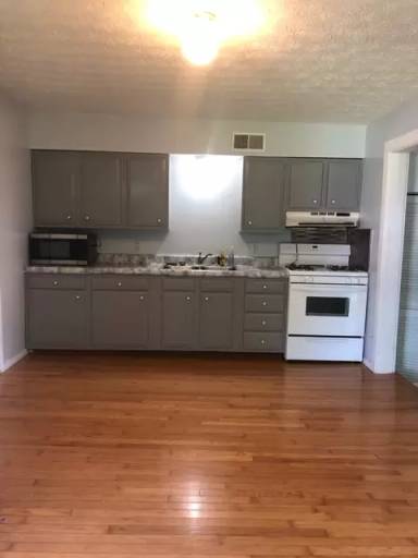 Main picture of 229 W Main St