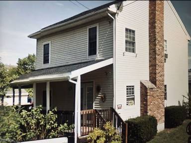 Main picture of 16 W Silver St
