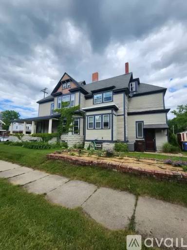 Main picture of 1306 Wealthy St SE