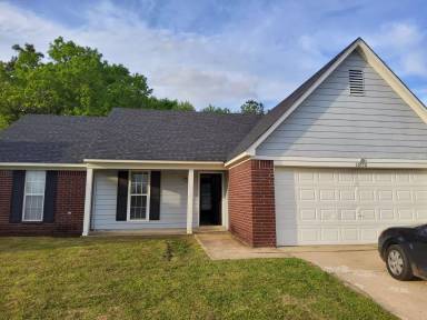 Main picture of 10770 Oak Leaf Dr