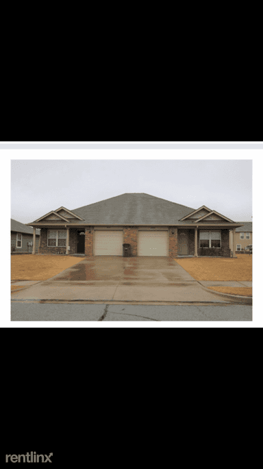 Main picture of Glen Eagles Luxury Townhomes