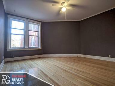 Main picture of 550-60 W Aldine Ave