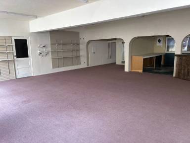 Main picture of 20 E Glendale St