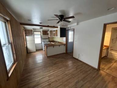 Main picture of 102 S Main St