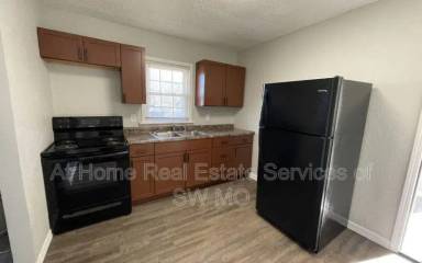 Main picture of 2000 W College St