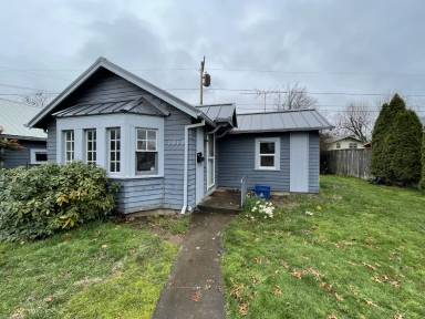 Main picture of 1910 20th St NE