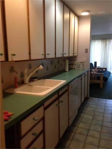 Main picture of 388 College St